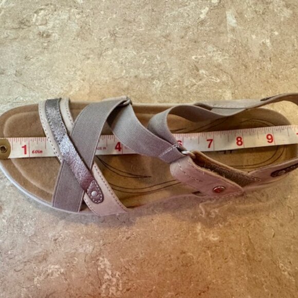 Earth Women's Tan Sandals - Picture 12 of 12